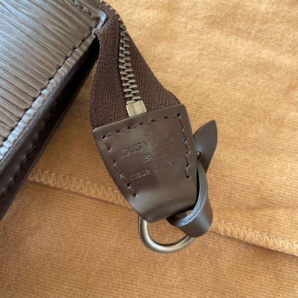 Auth VTG LOUIS VUITTON Brown Epi Leather Pochette - Picture 4 of 9